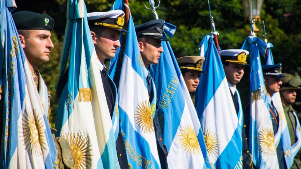 Militares argentinos en ceremonia militar.