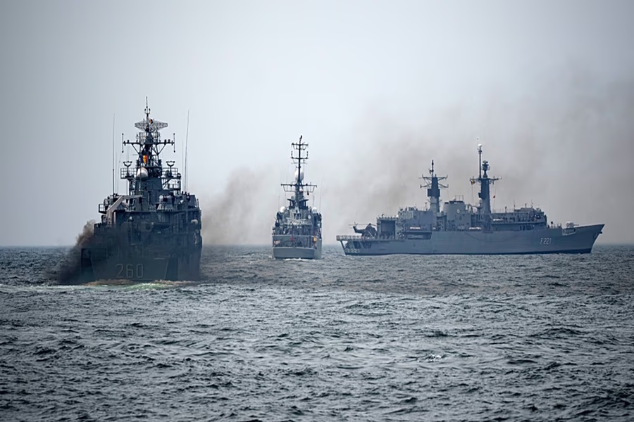 Tres buques en el Mar Negro