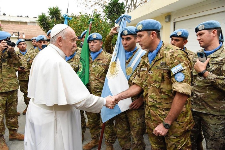 Tropas argentinas con el Papa