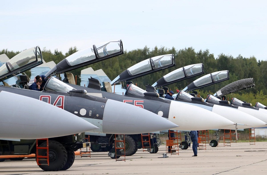 Línea de vuelo de aviones de combate rusos en operaciones en el exterior.