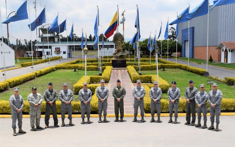 Lazos de cooperación en asuntos de seguridad se fortalecen con la visita del Servicio Nacional Aeronaval al CAMAN