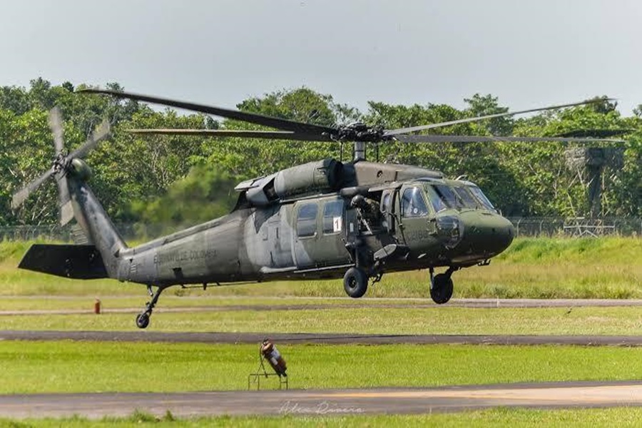 UH-60 Black Hawk despegando