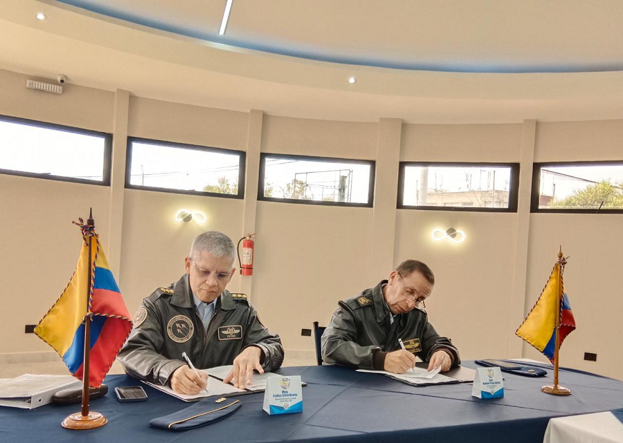 Fuerzas Aéreas de Colombia y Ecuador se reúnen para enfrentar amenazas comunes en la región
