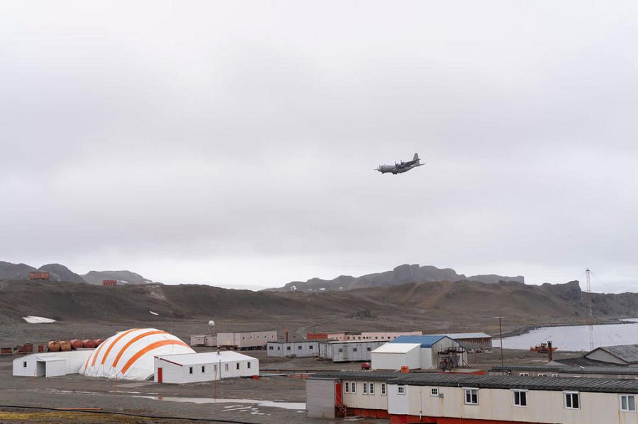 Programa Antártico Colombiano a bordo del C-130 Hércules de la Fuerza Aérea