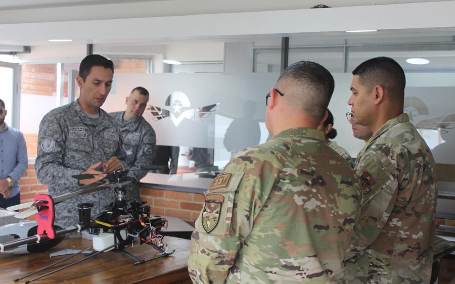 Comitiva de la Fuerza Aérea de Estados Unidos visitó la Escuela de Suboficiales