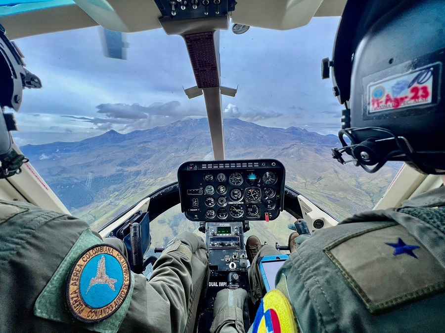 Monitoreo aéreo constante sobre el Nevado del Ruiz, realiza su Fuerza Aérea Colombiana