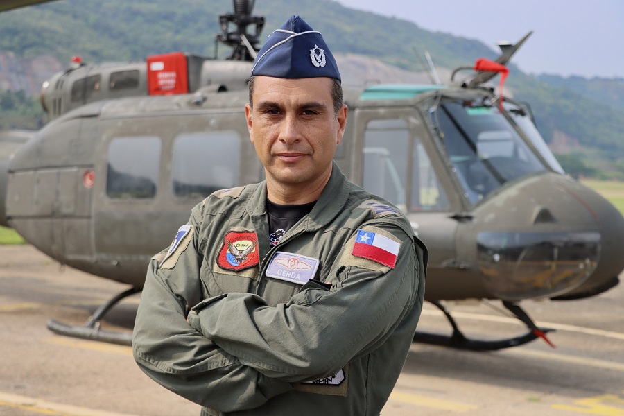Oficial chileno, aportó a la formación de pilotos colombianos