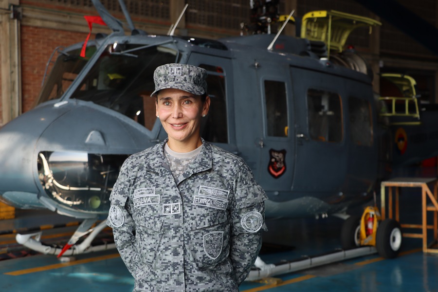 La primera mujer al mando del Grupo Técnico más grande de su Fuerza Aérea Colombiana