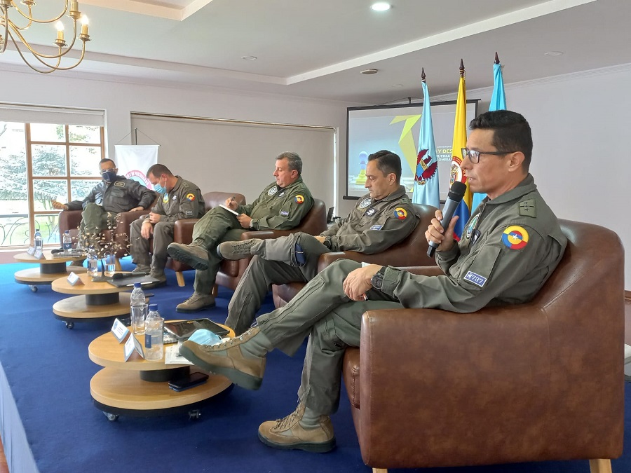 La Escuela de Postgrados adelantó el conversatorio “Retos y Desafíos de la Fuerza Aérea Colombiana”