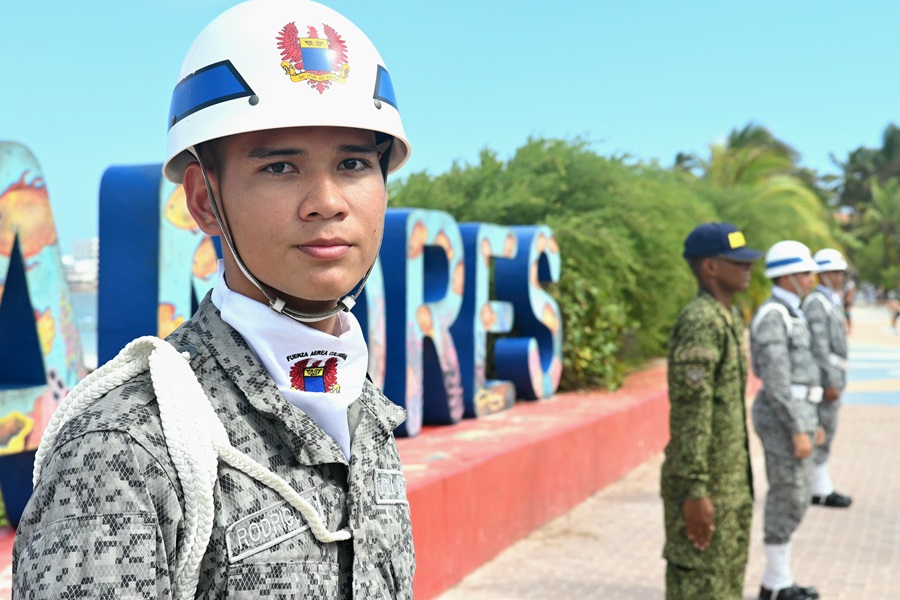 Soldados de la FAC y ARC