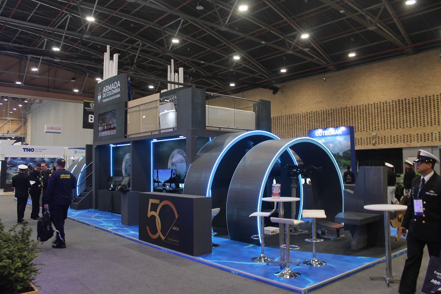 Foto Exclusiva de www.fuerzasmilitares.org - Stand Submarino de la Armada Nacional