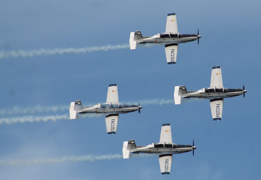 Equipo Texan T-6 en formación - Foto tomada por Simón Hernández exclusiva para fuerzasmilitares.org 